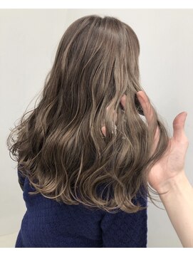 シエスタ バイ アンブルリュクス(siesta by amble luxe) フォギーベージュ