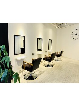 嬉しいキッズスペース完備♪お手頃価格で通いやすさ◎幅広い年齢層から支持される地域密着サロン。