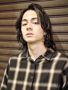 ボタンヘアー 日吉(BoTaN HAIR) ウルフレイヤー/ウェットスタイリング/アッシュブラック/日吉