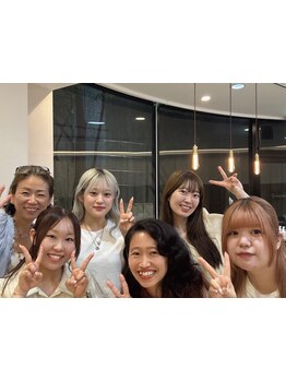 スタイリスト全員女性の洗練された空間に暖かなぬくもりある落ち着くサロン＊女性目線での提案で悩みを解決