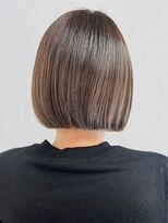 ティアトロアンドリミテバイティアトロ(teatro&limite by teatro) 切りっぱなしボブ ミルクティーベージュ 30代40代 艶髪