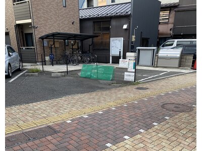 自店駐車場は右端のNo.1番です他、コイン駐車場補助券出します。