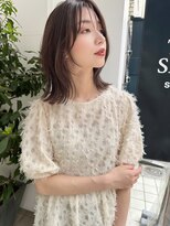 大人グレージュ顔まわりレイヤーウルフミディアム