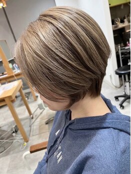 エヌアンドエー 草加店(N&A)の写真/白髪染めと思わせない透明感ある上質な艶髪が大好評☆ナチュラルな白髪ぼかしハイライトも◎ 〔草加駅1分〕