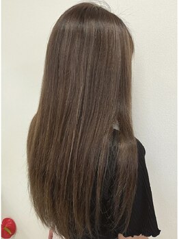 ヘアーズ エム美容室の写真/敏感肌の方にも◎髪質に合わせたトリートメントで、髪の芯から美しく、潤いと艶のある美ツヤな美髮へ…。