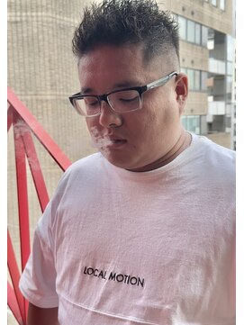 ロミーオム 本厚木(ROMMY. Homme) ツーブロック刈り上げ短髪ツイストパーマアップバングメンズヘア