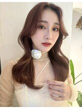 女性らしい曲線でかわいく、上品で色っぽく魅せる【ヨシンモリ】