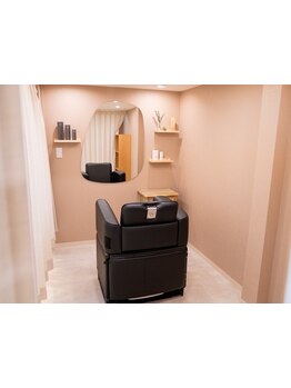 カーテンで仕切れるので個室感覚でゆったりくつろげる自分だけのサロンタイムをお過ごしください…＊