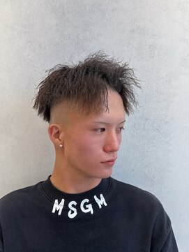 ルースト 西院店(ROOST) MEN’S HAIR/サーフカール/刈り上げセンターパート/髪質改善