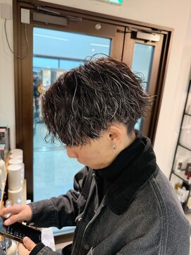 コワファーストナガサキシャンプーボーイ(COIFF1RST NAGASAKI SHAMPOO BOY) ツイストスパイラルパーマ　メンズサロン　ハイライト　メッシュ