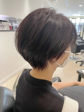 ラブクロムトーキョー オモテサンドウ(LOVECHROME OMOTESANDO) 丸みショート　センターパート