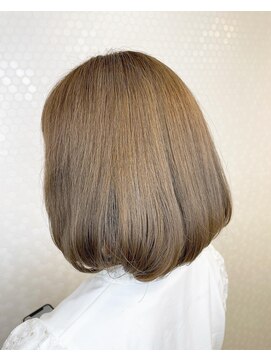 ヘアーアンドメイク ドレス(DRESS) ミルクティカラー