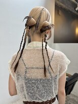 20代人気♪ゆるふわ可愛いベージュカラーツインテール編みおろし