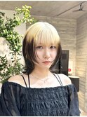 ルーツカラー抜きっぱなしブロンドデザインカラーハイトーンボブ