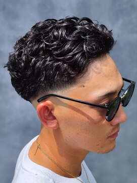 スリーセント 栄(3/cent) ダークアッシュ.スペインカール.スキンフェードニュアンスパーマ