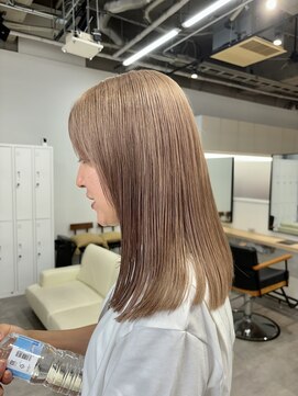 ジーニー 横浜(giinii) ミルクティーベージュ