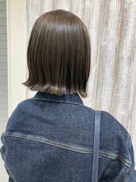 フェイバリットビューティシャルム(Favorite Beauty Charme) 外ハネ切りっぱなしボブ×カーキカラー×ブリーチなしカラー