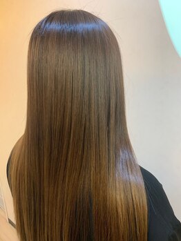 繰り返すカラーや熱ダメージによるパサつき髪も、芯から補修してうるツヤ美髪に導きます◎通うほど美髪へ♪