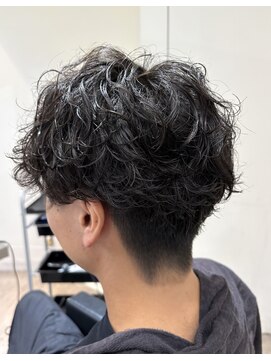 オーシャントーキョー ホワイト 原宿(OCEAN TOKYO WHITE) 黒髪刈り上げスパイラルパーママッシュ