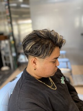 ディグイットバーバーショップ(Dig it !! BARBER SHOP) 前下がりパートスタイル