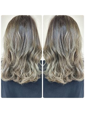 クエロ(Quaero?) バレイヤージュ　シルバーベージュ