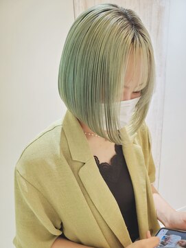 タブーセントラル(TABOO Central) 【TABOO Central】ペールライムグリーン×ぱっつんボブ
