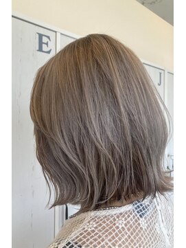 リコヘアー(LiCO HAIR) 韓国くびれミディ×ブリーチ一回でできるミルクティーグレージュ