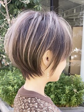 ミィ 浦和(mee) 【mee.】　ベージュ ハイライト 　束感エアリーショート