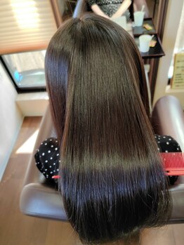 くせ毛・うねりでお悩みの方にオススメ☆毛先までまとまり、扱いやすい美艶ストレートで毎日が楽しく♪