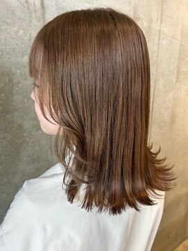 セル(CELL) 外ハネミディアム　オイルカラー　モカベージュ　レイヤーカット