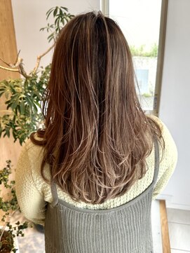 リノア 鵠沼海岸(LINOA) デザインカラー/レイヤーカット/ウェットヘア/オリーブベージュ