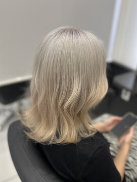 ヘアーデザイン ジェルム(Hair Design germe) ホワイトブロンドミディ / YUDU