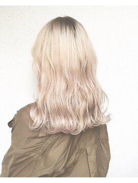 シェリ ヘアデザイン(CHERIE hair design) ホワイトブロンド×ミディアムスタイル☆