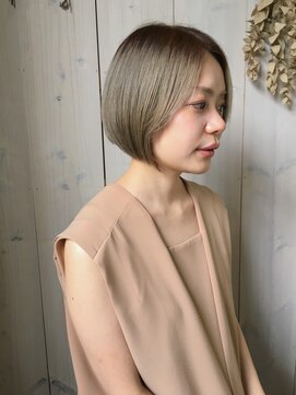 ランダーブルー(LANDER BLUE) ２０代人気！透明感ハイトーン☆大人可愛いグレージュ×ミニボブ