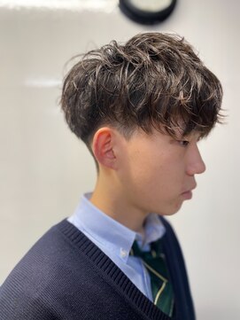 アイズ 海老名(AIZU) ツイストスパイラルパーマ波巻きスパイラルパーマメンズマッシュ