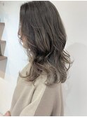 オリーブベージュ×白髪ぼかしハイライト