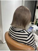 ミルクティーベージュ　切りっぱなしボブ