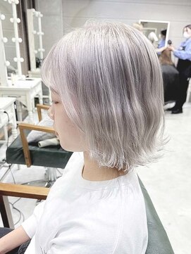デイズ(days) ハイトーンカラー/ホワイトグレージュカラー/外はねボブ