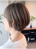 青山白髪ぼかしハイライトウルフショートボブグレージュ40代50代