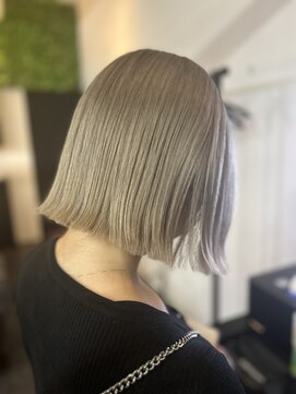 ヴィオラカラー(VIOLLA COLOR) ハイトーンカラー×切りっぱなしボブ/小倉