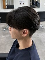ヒュイル バイ ニアウ(Hwyl by Niau)&nbsp;メンズカットパーマセンターパートニュアンスパーマ刈り上げ