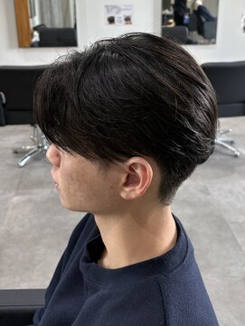 ヒュイル バイ ニアウ(Hwyl by Niau) メンズカットパーマセンターパートニュアンスパーマ刈り上げ