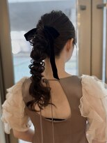 アヴェイル ヒロオ(a'vail Hiroo)&nbsp;結婚式お呼ばれ成人式卒業式ポニーテール編みおろしアレンジ