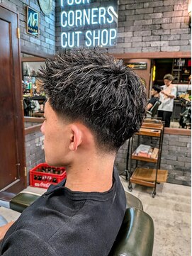 フォーコーナーズカットショップスリーセント 栄(FourCornersCutShop 3/cent) 【テーパースパイキー】