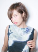 耳かけショート×流しバング