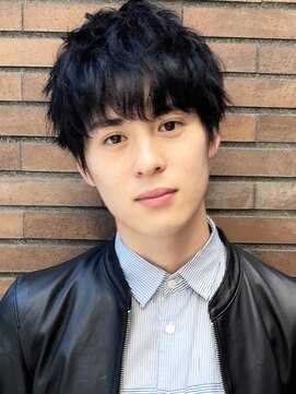 カゼ ダイカンヤマ Kaze DAIKANYAMA スティックパーマの黒髪マッシュ