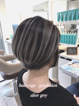アッシュ 大宮店(Ash) シルバーグレー×バレイヤージュグラデーション☆