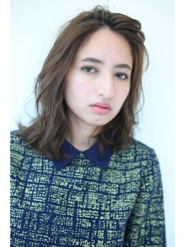 リコ ヘアアンドリラクゼーション(LICO HAIR&RELAXATION) レイヤースタイルで動きを　かきあげバング