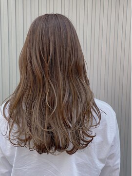 ベローチェ ナチュラルグレージュ×レイヤーで透明感UP!