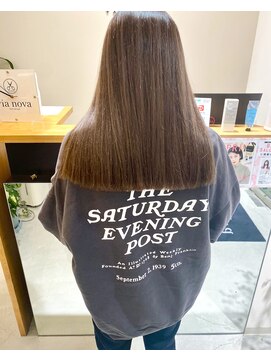 ビアノバ(via nova) グレージュのぱつっとカット